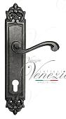 Дверная ручка Venezia на планке PL96 мод. Vivaldi (ант. серебро) под цилиндр